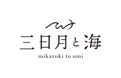 三日月と海のロゴ画像
